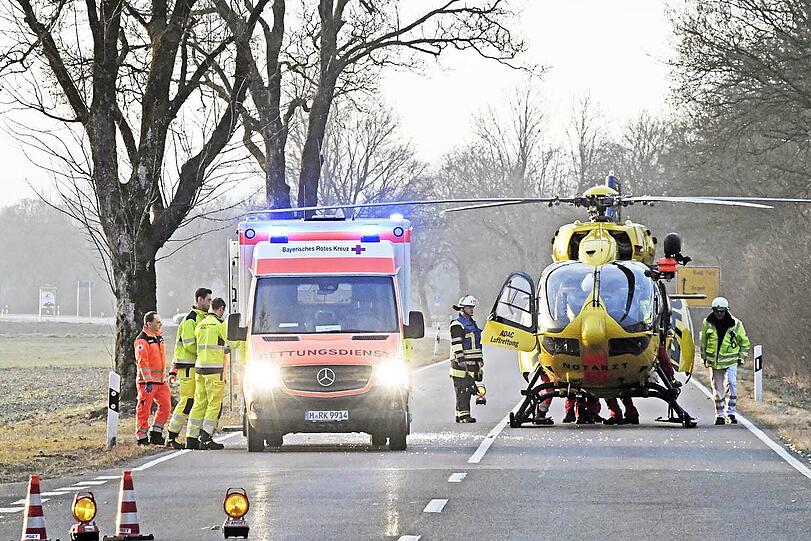 Bei dem Unfall wurden beide Fahrzeuge massiv beschädigt.
