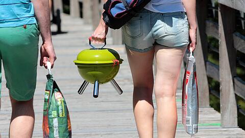 Die Sonne scheint, die Grillsaison startet: Die AZ zeigt Ihnen Regeln, die es beim Grillen in München zu beachten gilt.