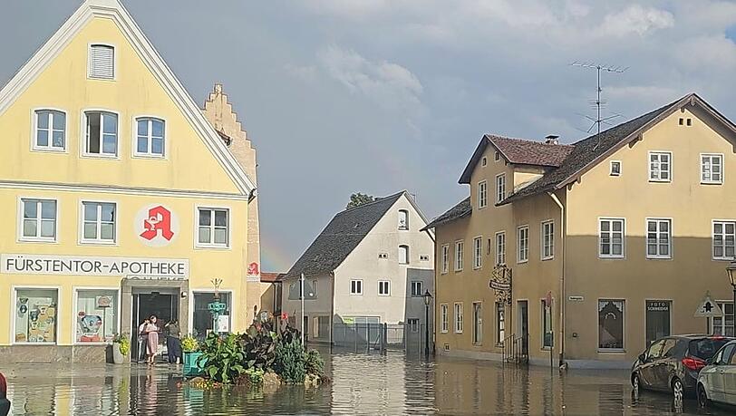 In Greding stand der Marktplatz unter Wasser. (Handout) In Greding stand der Marktplatz unter Wasser. (Handout)