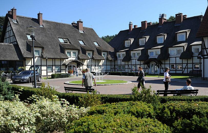 Im Hotel Dwor Oliwski in Danzig ist man auf die deutsche Nationalmannschaft bestens vorbereitet. Hier wird Jogis Elf die nächsten Wochen residieren - die Bilder.