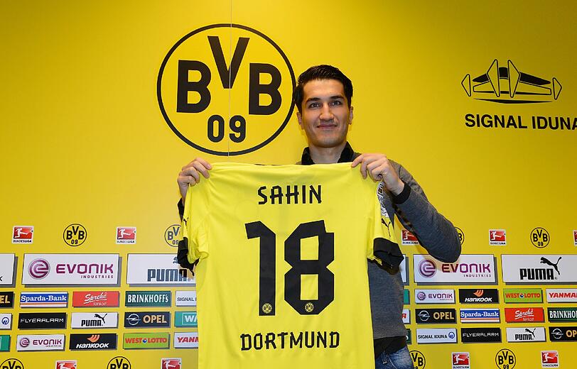 Nuri Sahin bei der Pressekonferenz in Dortmund am 11.01