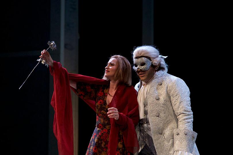 Hans Werner Henzes "Der junge Lord" in der Inszenierung von Brigitte Fassbaender im Gärtnerplatztheater.