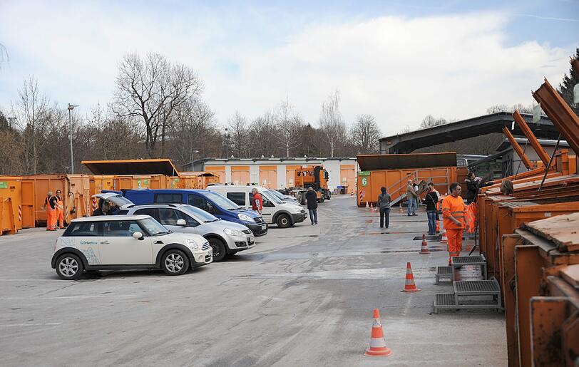 Der Wertstoffhof in Thalkirchen. Bis zu 40 Tonnen Elektroschrott und knapp 30 Tonnen Monitore werden hier pro Monat abgegeben.