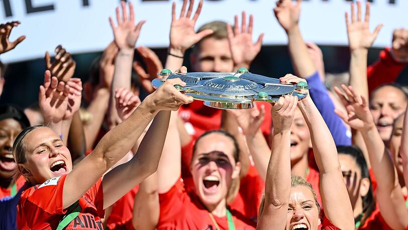 Gewohntes Bild: Die Bayern-Fu&szlig;ballerinnen stehen kurz vor der n&auml;chsten Meisterschaft. (Archivbild)