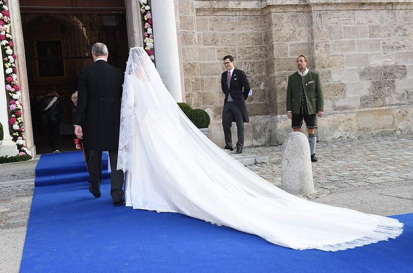 Traumhochzeit am Tegernsee - klicken Sie sich durch die Bilder der adeligen Vermählung von Sophie Herzogin von Württemberg und ihrem Comte Maximilien d&rsquo;Andigné!