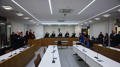 Laut Anklage sollen die 36- bis 58-J&auml;hrigen als sogenannte Auslandsoperateure f&uuml;r Waffendepots in mehreren europ&auml;ischen Staaten zust&auml;ndig gewesen sein, die f&uuml;r Anschl&auml;ge genutzt werden sollten. (Archivbild)