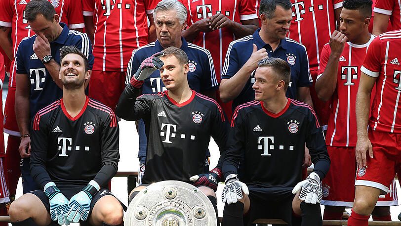 Manuel Neuer (Mitte) mit seinen Torwart-Kollegen Sven Ulreich (links) und Christian Früchtl.