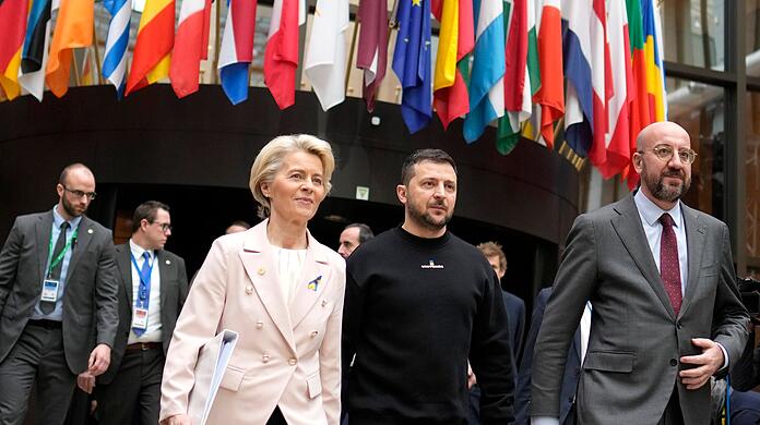 Wolodymyr Selenskyj (M) am Donnerstag als Gast beim EU-Gipfel in Brüssel.
