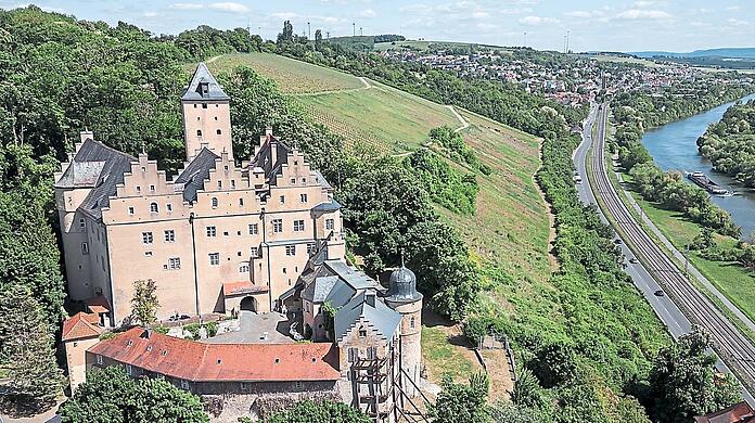Das Schloss über dem Main ist unter anderem das Geburtshaus von Gunter Sachs.