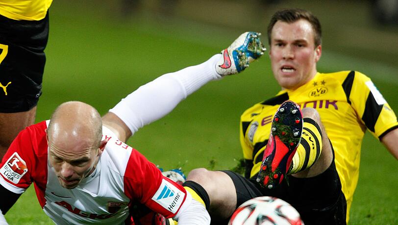 Nächster Schock für den BVB: Nach dem Augsburg-Spiel fällt Kevin Großkreutz für sechs Wochen aus. Nächster Schock für den BVB: Nach dem Augsburg-Spiel fällt Kevin Großkreutz für sechs Wochen aus.