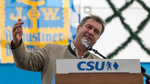 Ministerpräsident Markus Söder (CSU) spricht bei seinem Besuch auf dem  Aubinger Herbstfest. et.