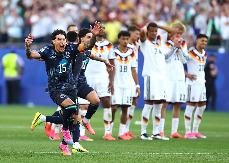 Deutschland schied bei der WM gegen Paraguay aus. Deutschland schied bei der WM gegen Paraguay aus.