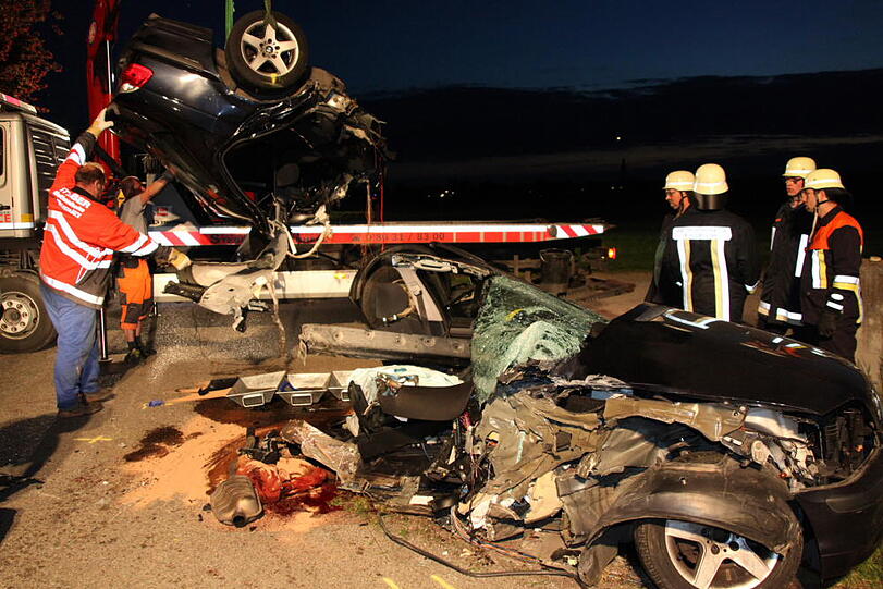Unfall mit tödlichem Ausgang im Landkreis Mühldorf. Die Bilder vom Horror-Crash.