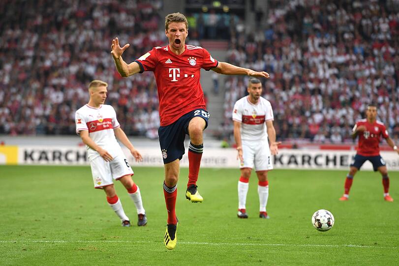 Thomas Müller - Note 3: Machte immer wieder die Wege in die Tiefe, bot sich an als zweiter Stürmer. Zunächst mit wenig Fortune und Durchschlagskraft, spitzelte dann den Ball vorm 1:0 zu Goretzka rüber. Auch in der Entstehung des
2:0 beteiligt. Dann durfte er seine Leistung krönen und vollstreckte zum 3:0 (76.).