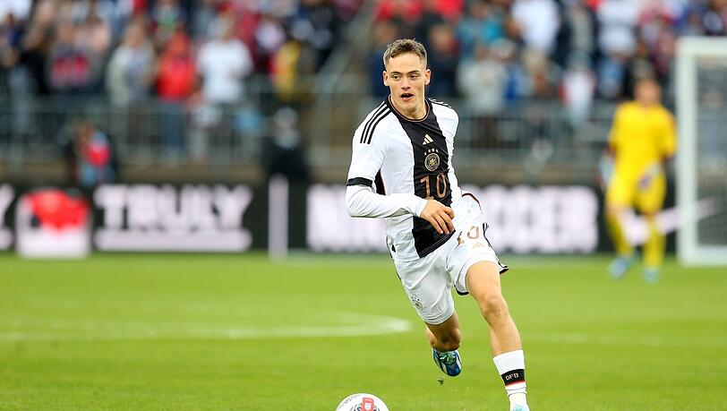 Florian Wirtz hat sich auf den Beobachtungszettel des FC Bayern gespielt. Florian Wirtz hat sich auf den Beobachtungszettel des FC Bayern gespielt.