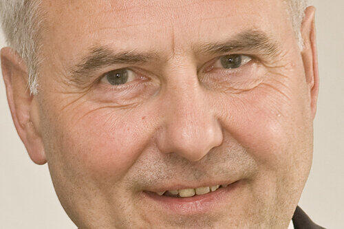 Umweltreferent Peter Pluschke legt einen Luftreinhalteplan mit 18 Maßnahmen vor. Von der Umweltzone hält er wenig.
