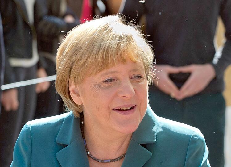 "Guten Morgen Frau Merkel" - Die Kanzlerin als Aushilfslehrerin in Berlin. Die Bilder!
