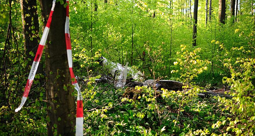 Flugzeugabsturz in Niedersachsen bei Bad Münder: Ein Toter! Die Bilder...