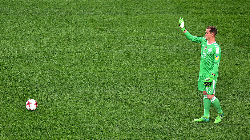 Marc-André ter Stegen - Note 2: Musste vor allem in der Druckphase der Chilenen zu Beginn der Partie öfters eingreifen &ndash; und hielt stets sicher. Rettete kurz vor Schluss bei Sanchez&rsquo; Freistoß den Sieg.