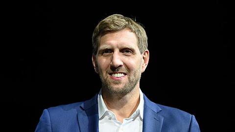 Der zurückgetretene Basketball-Star Dirk Nowitzki wagt eine Prognose für die neue NBA-Saison.