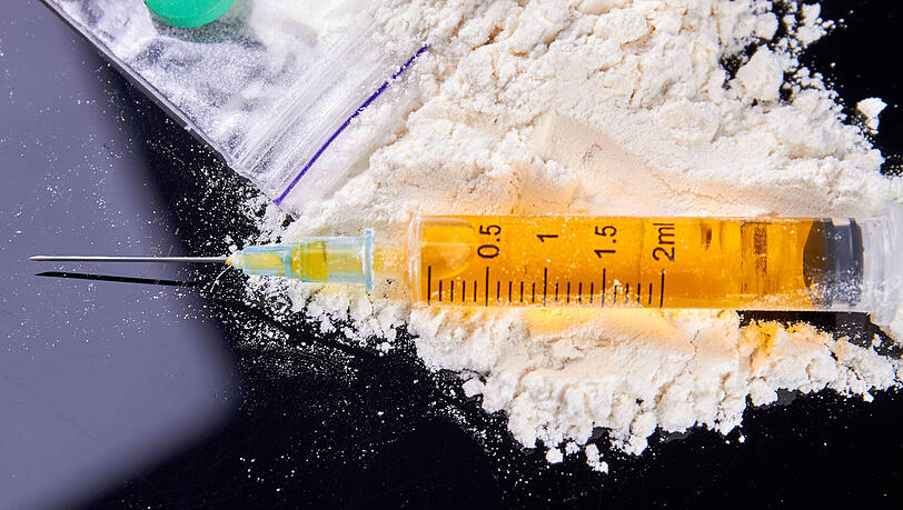 Opioide, Amphetamin oder Kokain: Beim sogenannten Drug-Checking k&ouml;nnen Konsumenten feststellen lassen, ob die Drogen verunreinigt sind &ndash; und sie sich dadurch einem noch h&ouml;heren Gesundheitsrisiko aussetzen w&uuml;rden.