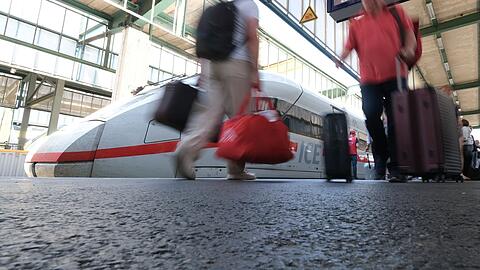 Der Bahnverkehr ist laut einem Bundespolizeisprecher eingestellt. (Symbolbild) Der Bahnverkehr ist laut einem Bundespolizeisprecher eingestellt. (Symbolbild)