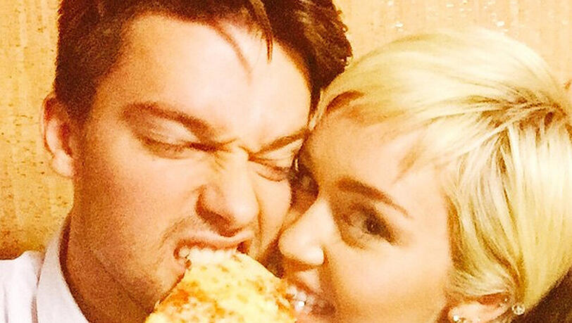 Miley Cyrus und Patrick Schwarzenegger sind bis über beide Ohren verliebt Miley Cyrus und Patrick Schwarzenegger sind bis über beide Ohren verliebt