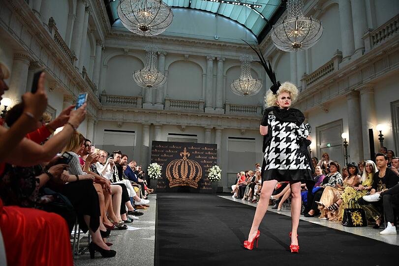 Harald Glööckler hat auf der Berlin Fashion Week seine neue Kollektion präsentiert.