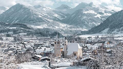 Winterwonderland in Tirol: Kitzbühel ist eine Reise wert.