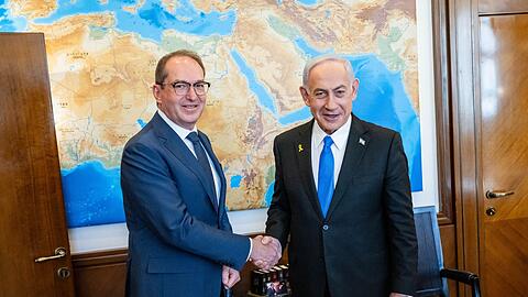 Bundesinnenminister Alexander Dobrindt (CSU) traf am Wochenende in Israel Ministerpräsident Benjamin Netanjahu sowie weitere Kabinettsmitglieder. (Handout)