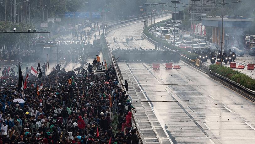 In vielen Landesteilen gibt es seit Tagen heftige Proteste.