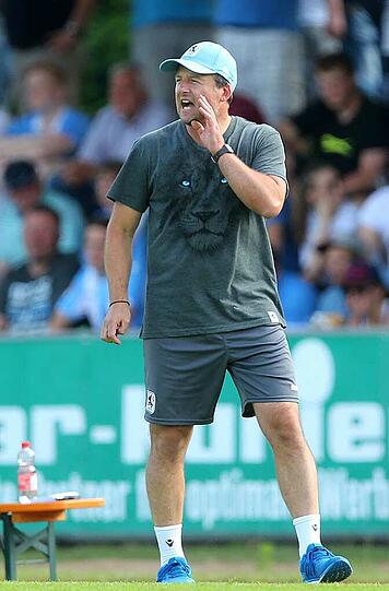 Am Freitagabend fand das Testspiel zwischen dem TSV 1860 und dem FC Basel statt. Sascha Mölders rettete den Löwen durch ein Tor in den letzten Minuten das 1:1-Unentschieden. Die Bilder.
