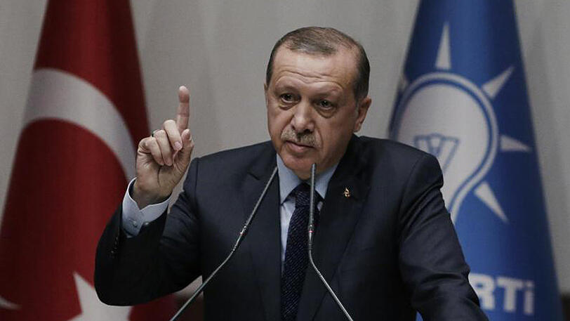 Gut einen Monat nach seinem Sieg beim umstrittenen Verfassungsreferendum wird Staatspräsident Erdogan wieder Chef der Regierungspartei AKP.