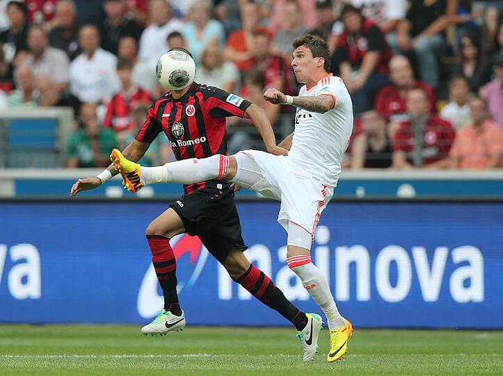 27.: Frankfurt &ndash; FCB 0:1. Mandzukic mit sehenswertem Volley-Treffer.