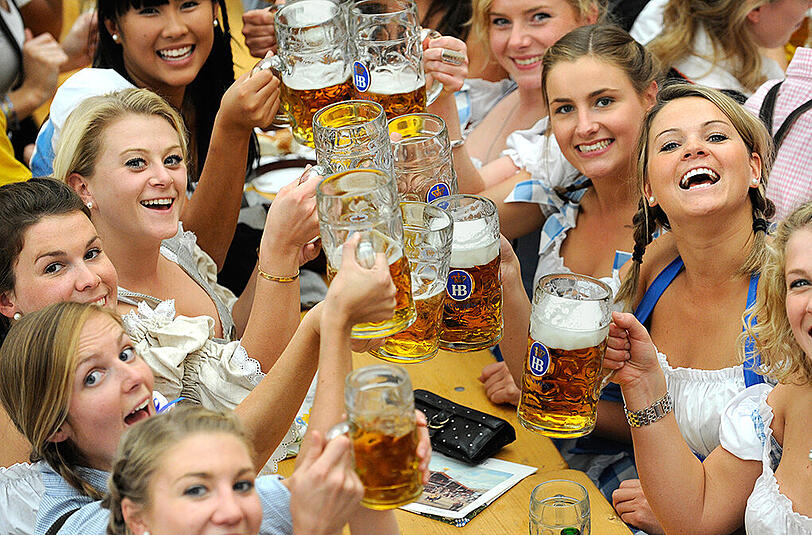 Verzehr: 2014 tranken die Gäste 7,7 Millionen Maß Bier...
