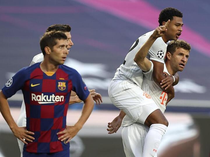 Thomas Müller (r) traf früh zum 1:0 für die Bayern.