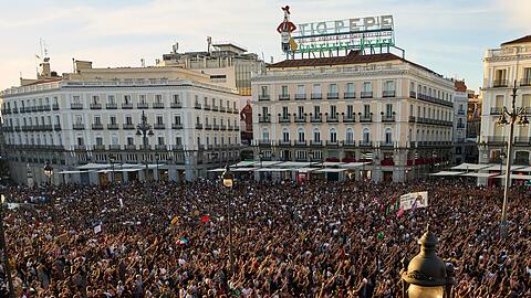 An dem Marsch in Madrid beteiligten sich Familien, Jugendliche und Rentner.