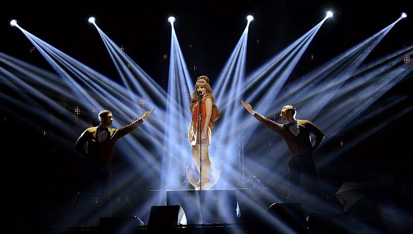 Bis zur letzten Minute liefern sich Cascada und LaBrassBanda ein Kopf-an-Kopf-Rennen beim Vorentscheid zum Eurovision Song Contest. Am Ende setzen die Zuschauer auf Pop. Die Bilder aus Hannover