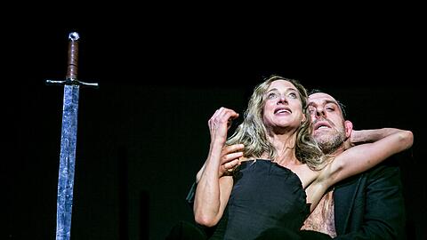 Sophie von Kessel als Lady Macbeth Thomas Loibl als ihr Ehemann