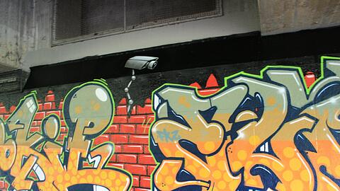Graffitis an der Brudermühlbrücke