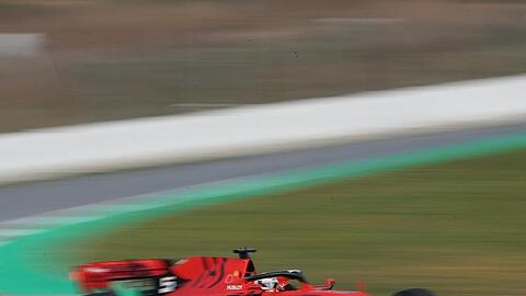 Ferrari-Pilot Sebastian Vettel in seinem neuen Ferrari SF90 in Barcelona.