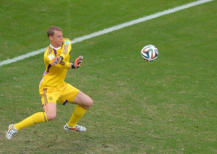 MANUEL NEUER - Note 2 - Die Schulter hält! War aber auch ein geschenktes Aufbauprogramm. Matchpraxis in einem WM-Auftakt mit Top-Parade in der Nachspielzeit gegen Ronaldos Hammer.