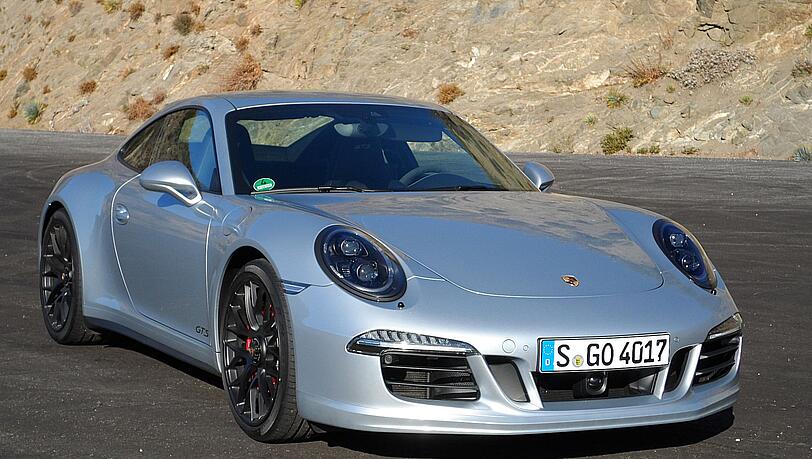 Der neue Porsche 911 Carrera GTS ist eine Sportmaschine mit hoher Alltagstauglichkeit. Er bringt es auf 430 PS und über 300 km/h Spitze. Der neue Porsche 911 Carrera GTS ist eine Sportmaschine mit hoher Alltagstauglichkeit. Er bringt es auf 430 PS und über 300 km/h Spitze.