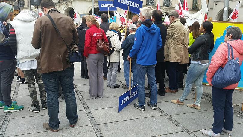 Am Freitag streiken einige Verkäufer in der Münchner Innenstadt.