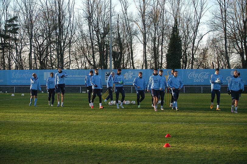 Die Löwen übten bei der Trainingseinheit am Dienstagnachmittag vor allem das Kombinationsspiel.