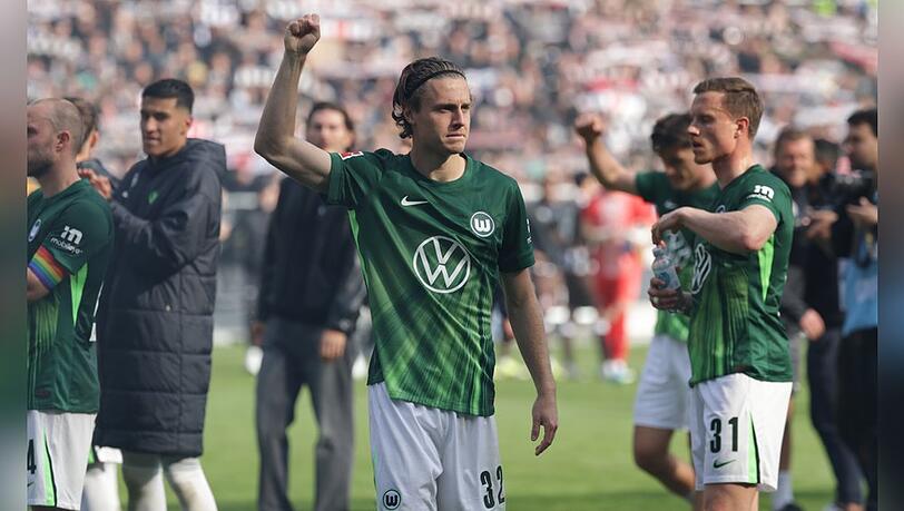 Der VfL Wolfsburg darf nach dem Sieg gegen St. Pauli in die Relegation. Der VfL Wolfsburg darf nach dem Sieg gegen St. Pauli in die Relegation.