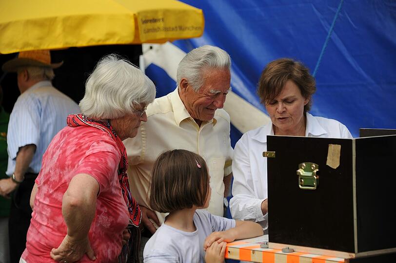 Senioren-Modenschau beim Jubiläumsfest in Berg am Laim.
