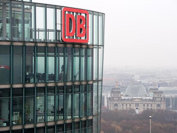 Die Bundesregierung will zusätzliches Geld in das Schienennetz stecken - doch die Bahn verlangt mehr.