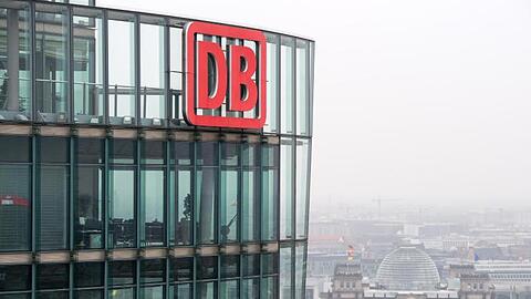 Die Bundesregierung will zusätzliches Geld in das Schienennetz stecken - doch die Bahn verlangt mehr.