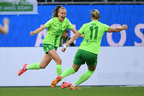 Endemann und Popp bejubeln das frühe 1:0 für den VfL.